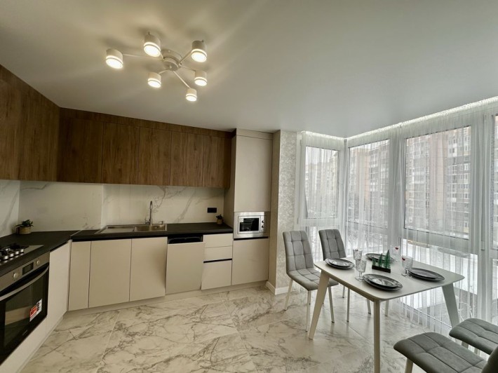 Продаж квартири вул. Білогірська - фото 1