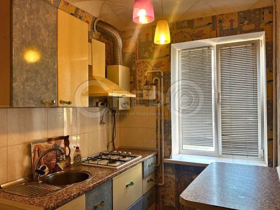 Продаж 2-х кімнатної квартири «сталінки» на Дзержинці Кривой Рог