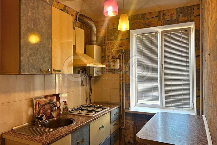 Продаж 2-х кімнатної квартири «сталінки» на Дзержинці - фото 1