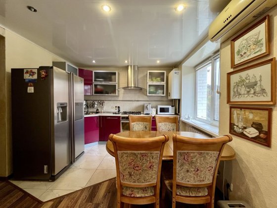 Продам 3х кімнатну квартиру р-н Левада. Індивідуальне опалення. Полтава