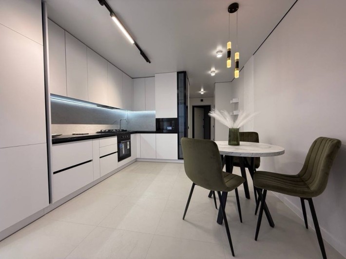 Продається 1 кімнатна квартира по вул. Степана Бандери - фото 1