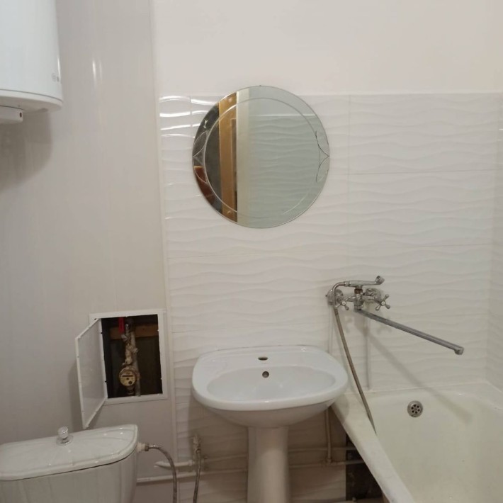 АРТЕМ, 1 кім.квартира на Вечірньому, 2 поверх, кухня велика, все норм - фото 1