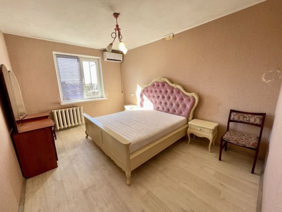 Продаю трикімнатну квартиру на 95 Кварталі Кривой Рог