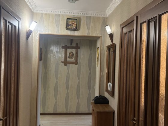 Крэсс сталинка 3-х комнатная Кривой Рог