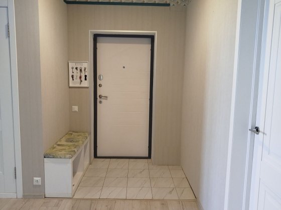 Просторова 3 - кімнатна Сталінка з власним гаражем біля будинку Кривой Рог