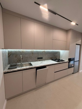 Продам однокімнатну квартиру терміново в новобудові. - фото 1