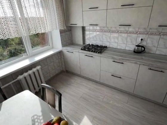 Продаю 3-кімнатну квартиру на Карнаухова Ровно