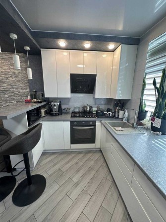 Продається 2-кімнатна квартира з якісним ремонтом в новобудові. - фото 1