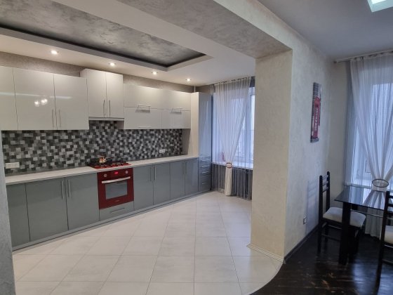 Центр, Соборності стильна 2-х кімнатна квартира  з дизайнерським ремон Полтава