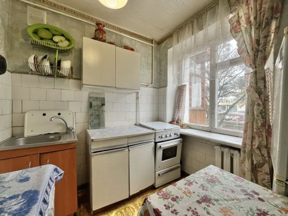 Продам 4 кімнатну квартиру на 2 поверсі,цегляний будинок.Є-Відновлення Суми