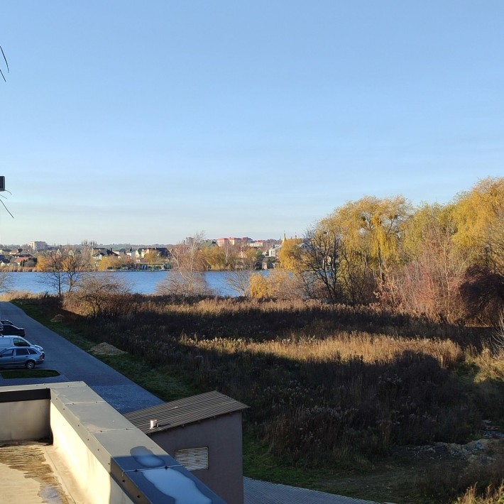 Продаж 1-кімнатної квартири з терасою та видом на озеро - фото 1