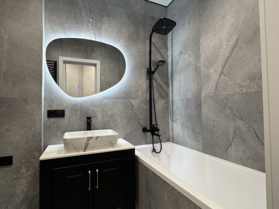 Продається новобудова 3- кімн район Майдану з ремонтом меблями Чернівці