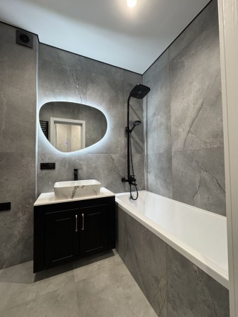 Продається новобудова 3- кімн район Майдану з ремонтом меблями - фото 1