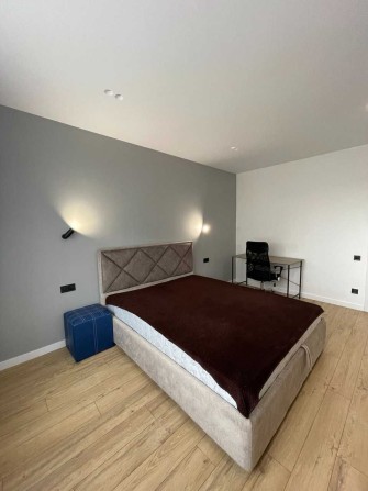 Продам простору 1-кімнатну квартиру з ремонтом в новобудові - фото 1