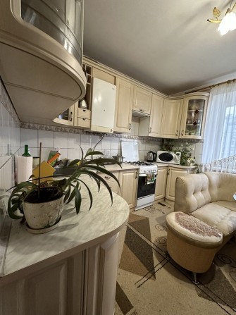 Продам трикімнатну квартиру - фото 1