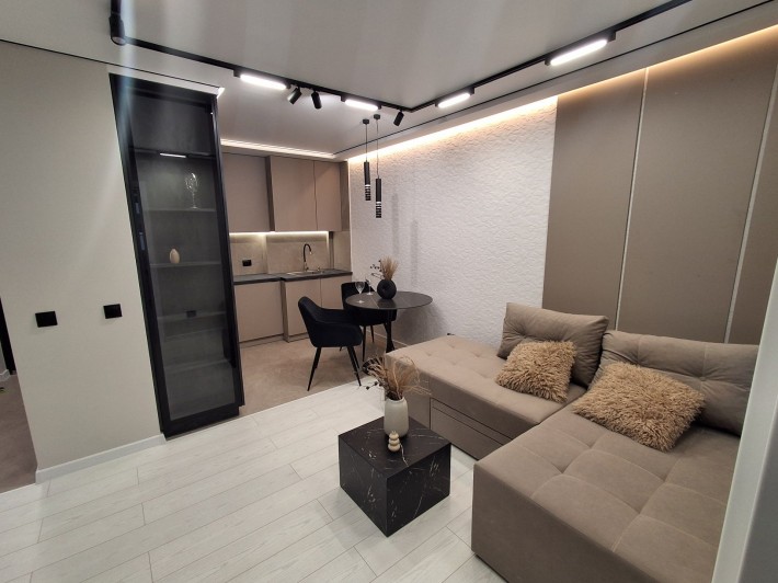 Продаж квартири 2 кім і кухня-студія вул Київська - фото 1