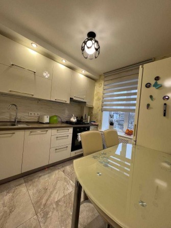 Продаж світлої 1-кімнатної квартири по вул. Новомістенська - фото 1