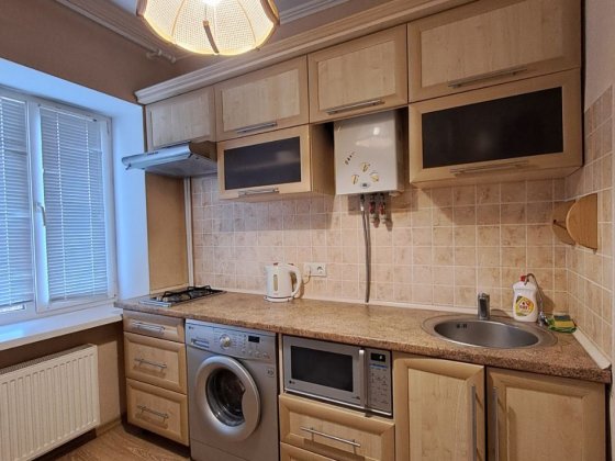 1 кімнатна квартира біля Троїцького собору Сумы