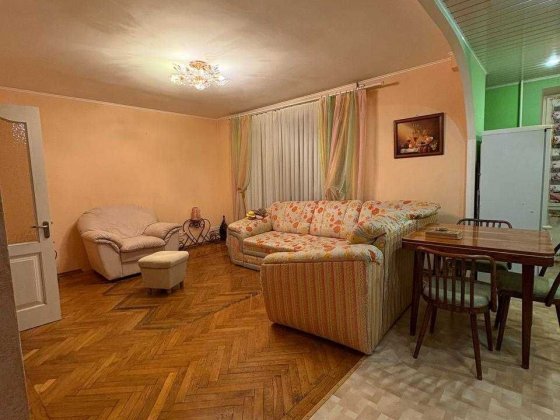 Комфортна та стильна 3 кімнатна квартира в старому центрі міста Суми