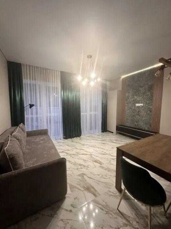 Центр. У продажу квартира в приватному секторі - фото 1