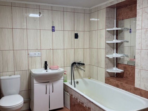 Трикімнатна квартира з власним двориком Олега Устинова 47500 Ровно