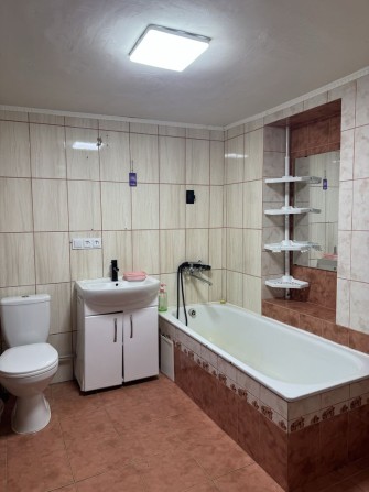 Трикімнатна квартира з власним двориком Олега Устинова 47500 - фото 1