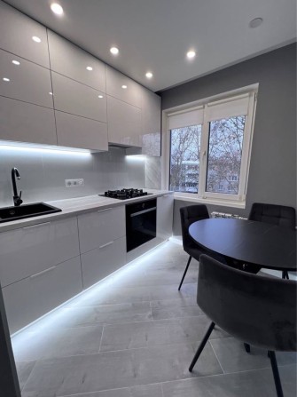 Продам 2 кімнатну вул.Пилипа Орлика - фото 1