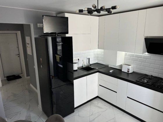 Продам 2 кімнатну на ПРОСПЕКТІ Чернівці