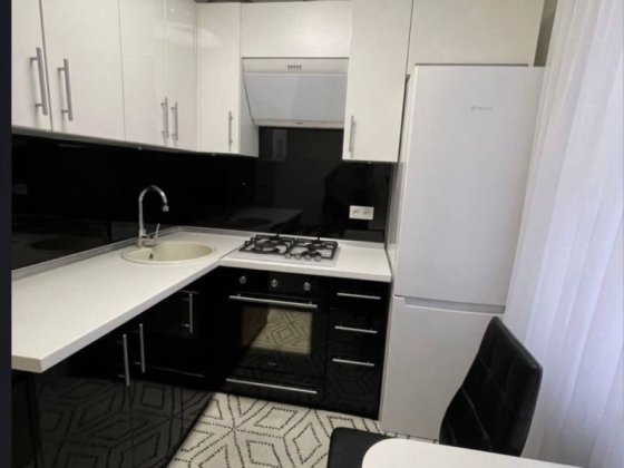 Продається 2 кімнатна в спальному районі Чернівці