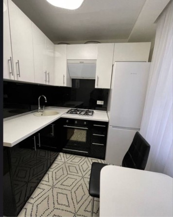 Продається 2 кімнатна в спальному районі - фото 1