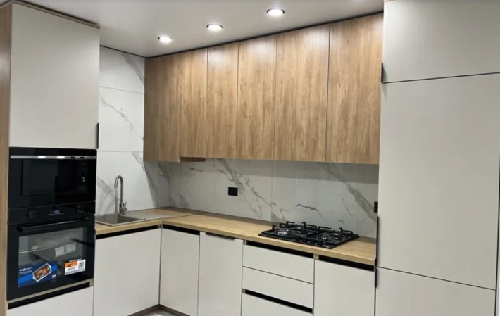 Продаж 1к квартири 52 кв. м на вул. Будного Степана - фото 1