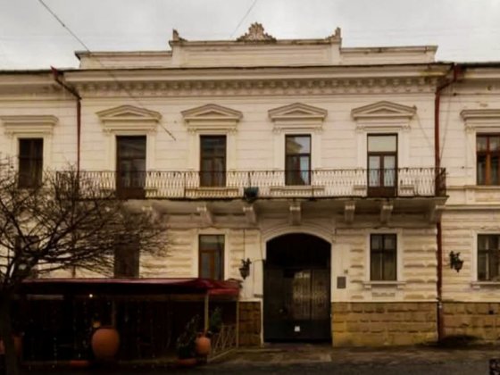 Продаж 4к квартири на вул. О.Кобилянської у Чернівцях Чернівці