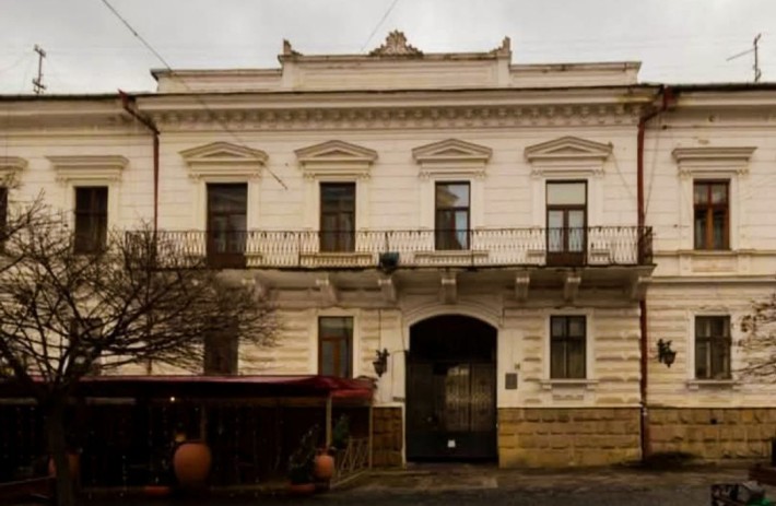 Продаж 4к квартири на вул. О.Кобилянської у Чернівцях - фото 1