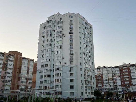 Продаж трикімнатної квартири. 138м2. Індив. опал. Новоб. Левада №15598 Полтава