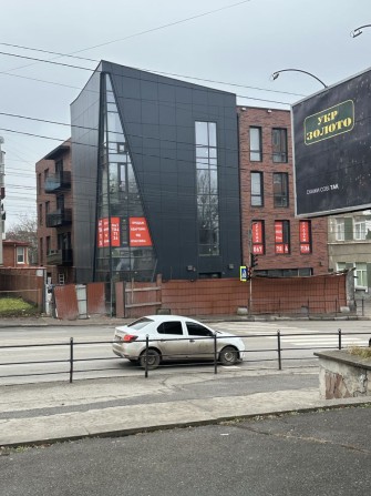 Продам 2 кім. квартиру, по вул. С.Бандери 16 - фото 1