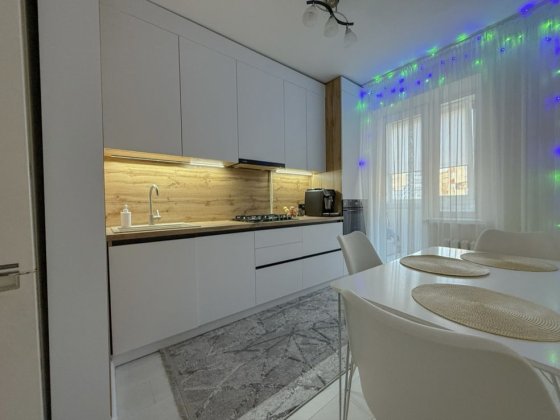 3-кімнатна квартира з гарним ремонтом в спальному розвиненому районі! Ровно