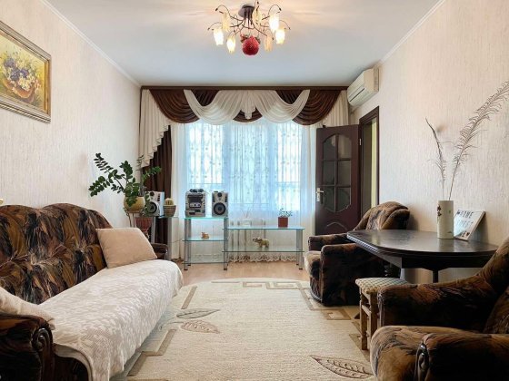 %Трикімнатна квартира на Грушевського Ровно