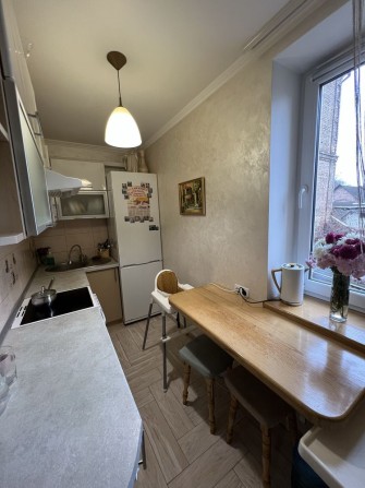 Продам компактну дворівневу квартиру неподалік центру - фото 1