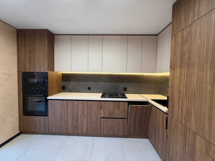 Пров.Тарнавського, сучасний ремонт. Кухня-студія + спальня. - фото 1