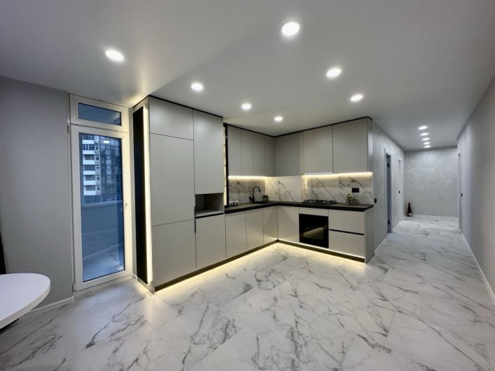 Продаж квартири вул. Смакули - фото 1