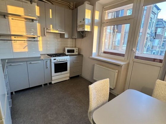 Продам красиву і дуже зручну двокімнатну квартиру в центрі Рівного Ровно