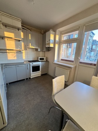 Продам красиву і дуже зручну двокімнатну квартиру в центрі Рівного - фото 1