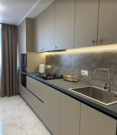 Продаж 3к квартири 87 кв. м на вул. Пирогова - фото 1