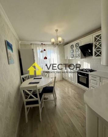 Центр! Двокімнатна квартира, сучасний ремонт! Цегляний будинок - фото 1