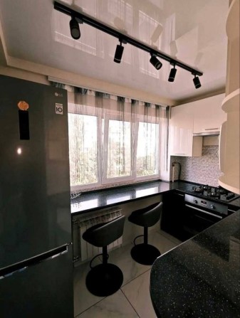 Продам 2 кімнатну вул.Небесної Сотні - фото 1