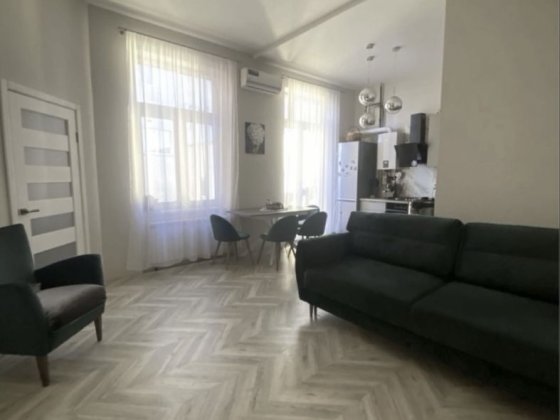 Продаж 2кім квартири в центр Ужгород