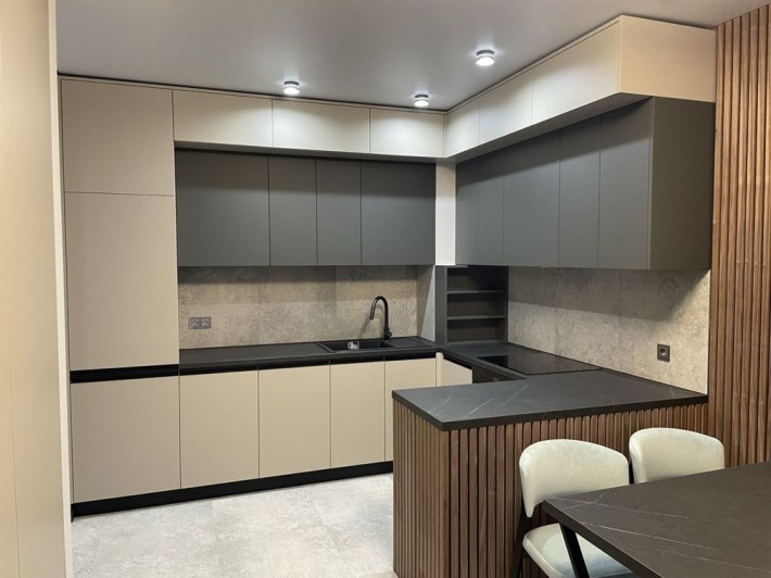 Свіженька квартира з дизайнерським ремонтом. - фото 1