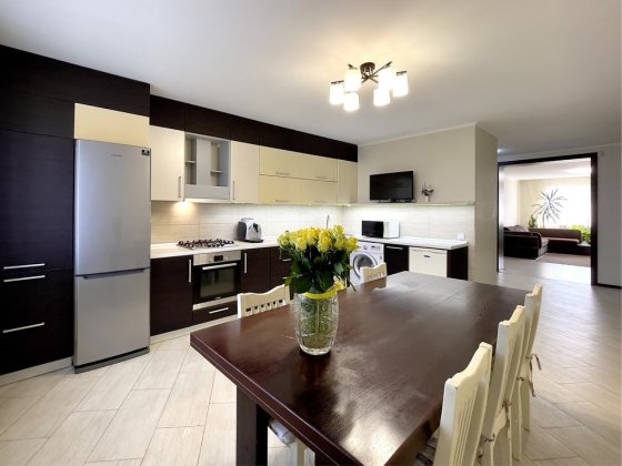 Простора 4х кімнатна квартира +кухня студія. Суми