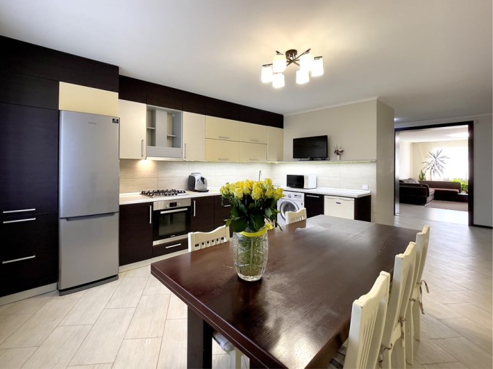 Простора 4х кімнатна квартира +кухня студія. - фото 1