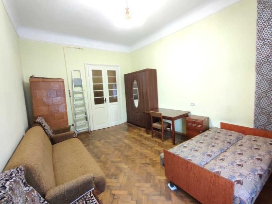 Продається 1-кімн квартира в історичному Центрі міста - на вул Ольжича Черновцы